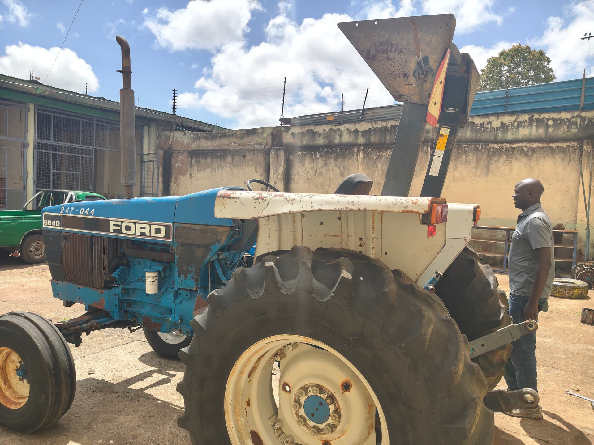 New Holland 6640