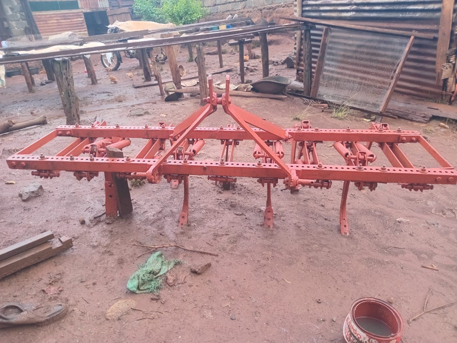 Spring tine cultivator chisel