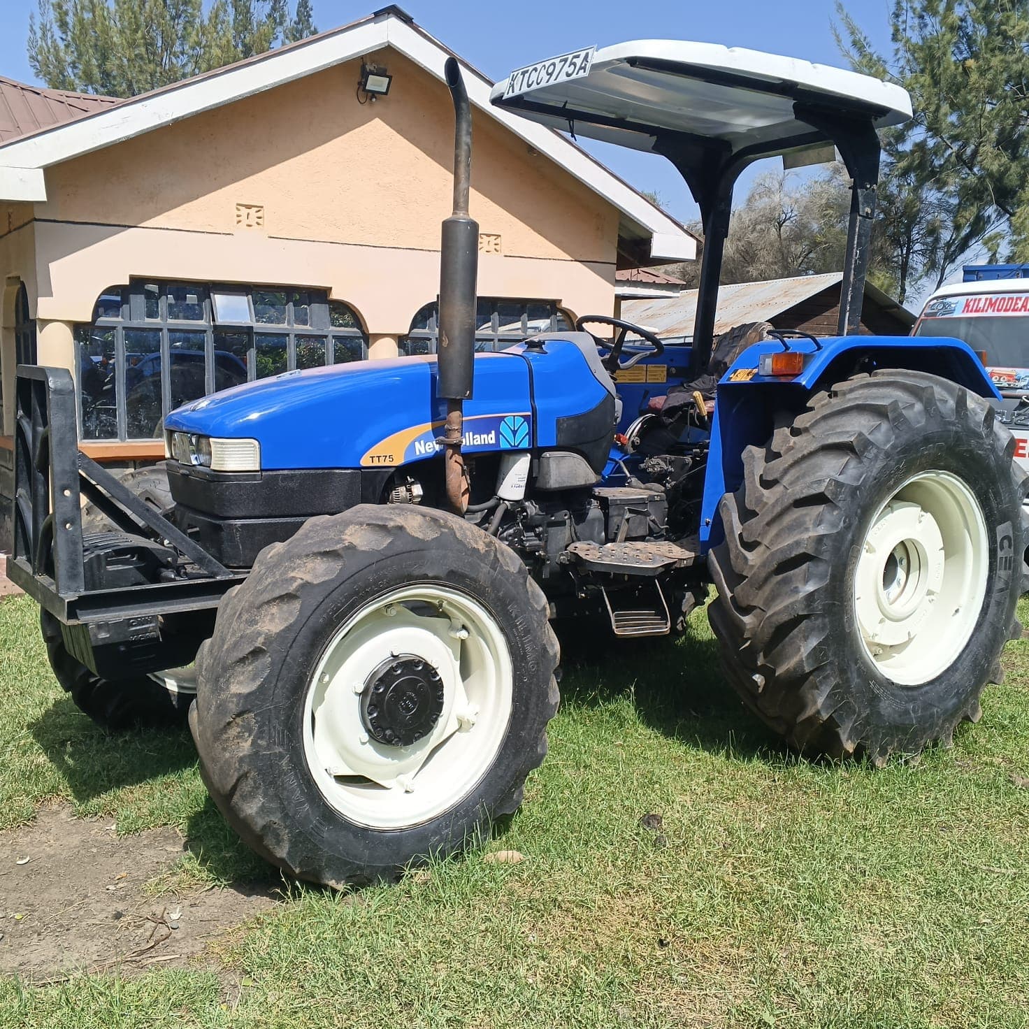 🚜 New Holland TT75 4WD