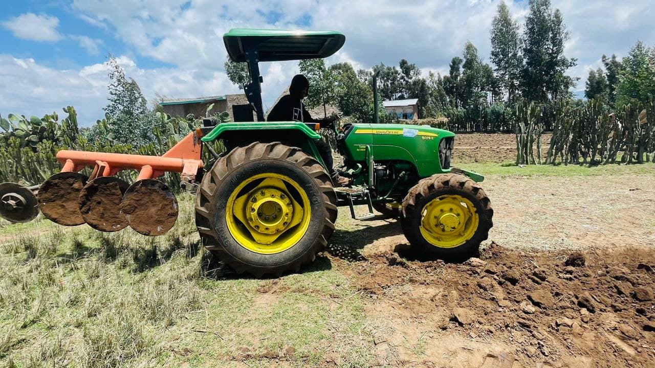 2020 john deere tracter 75hp