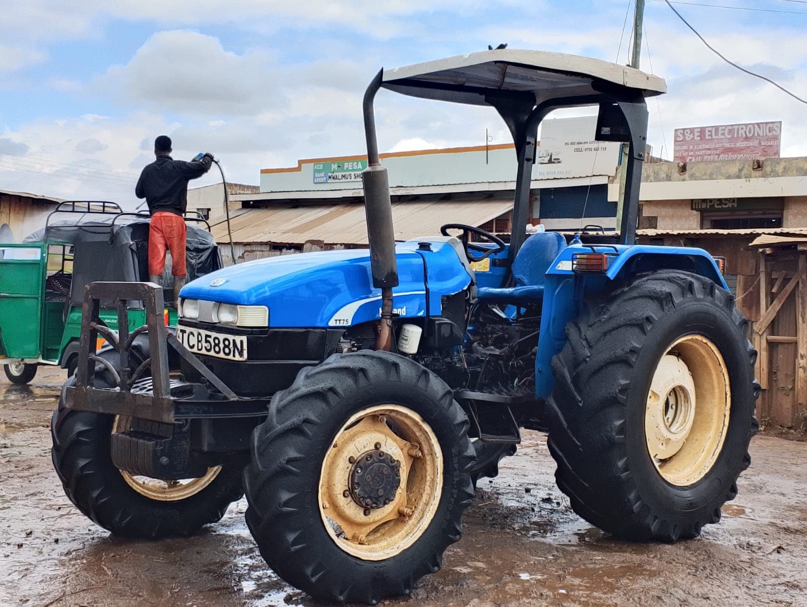 🚜 New Holland TT75 4WD