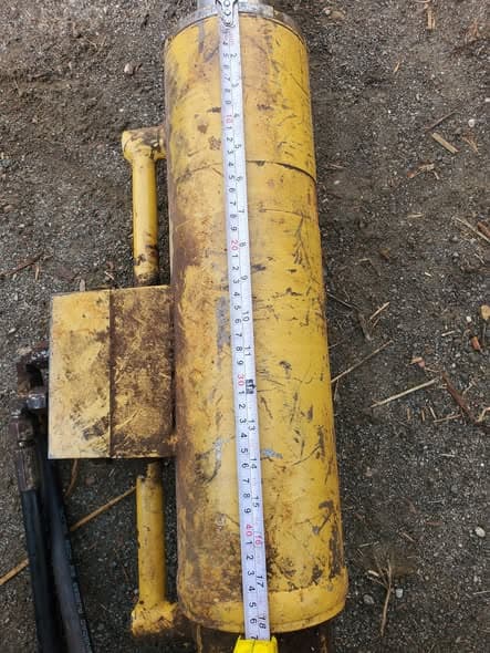 Hydraulic ram cylinder for harrow