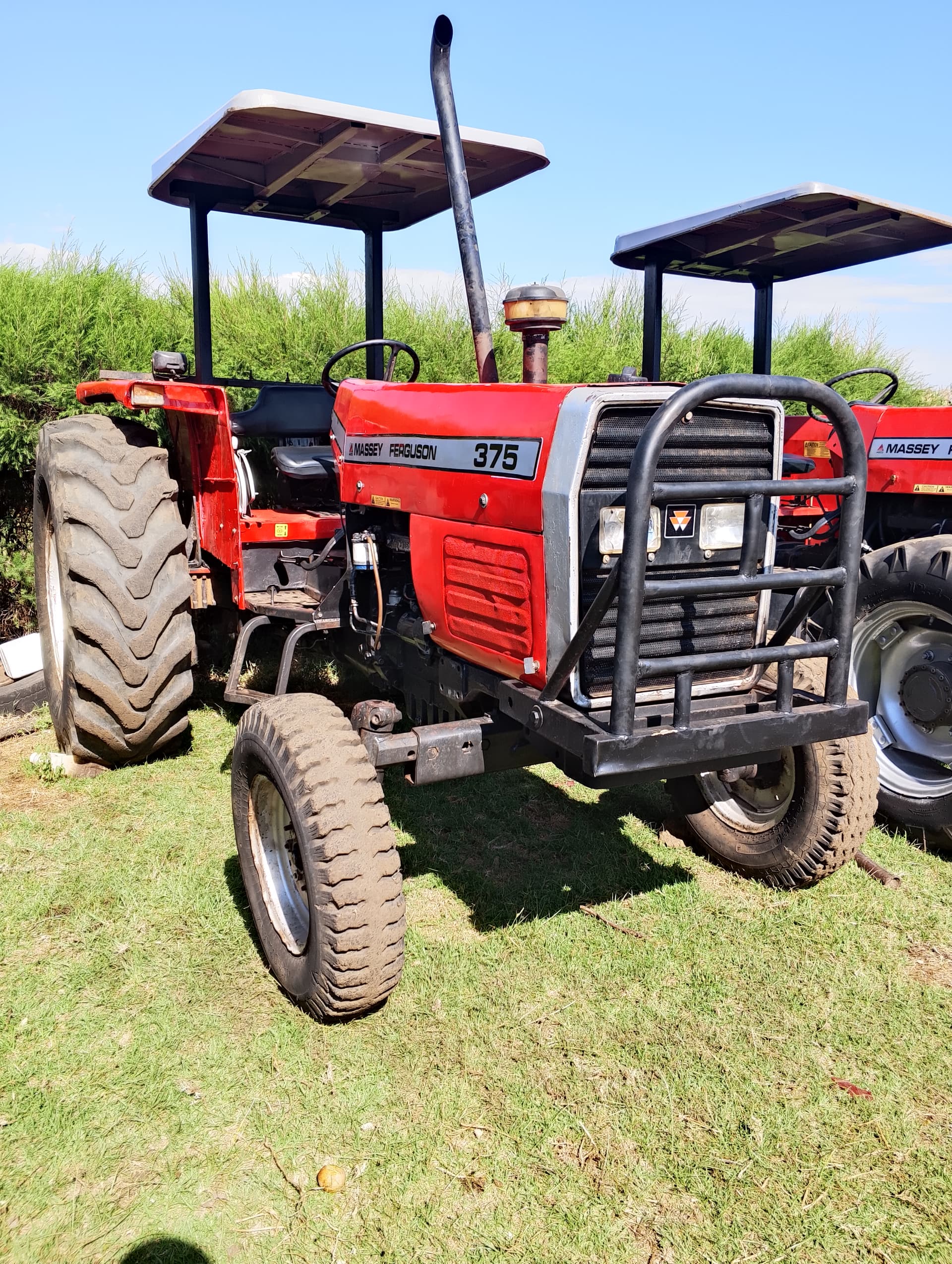 🚜 Massey Ferguson 375 2WD
