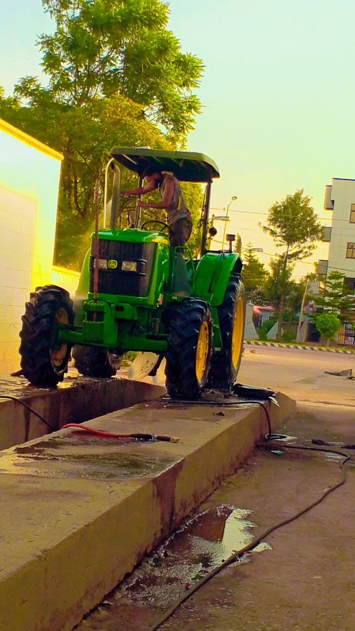 6095B John Deere