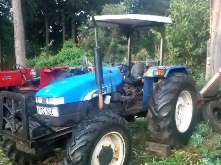 New Holland Tt75