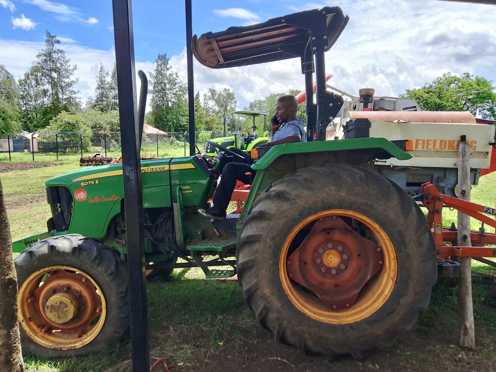 Used John Deere 5075E